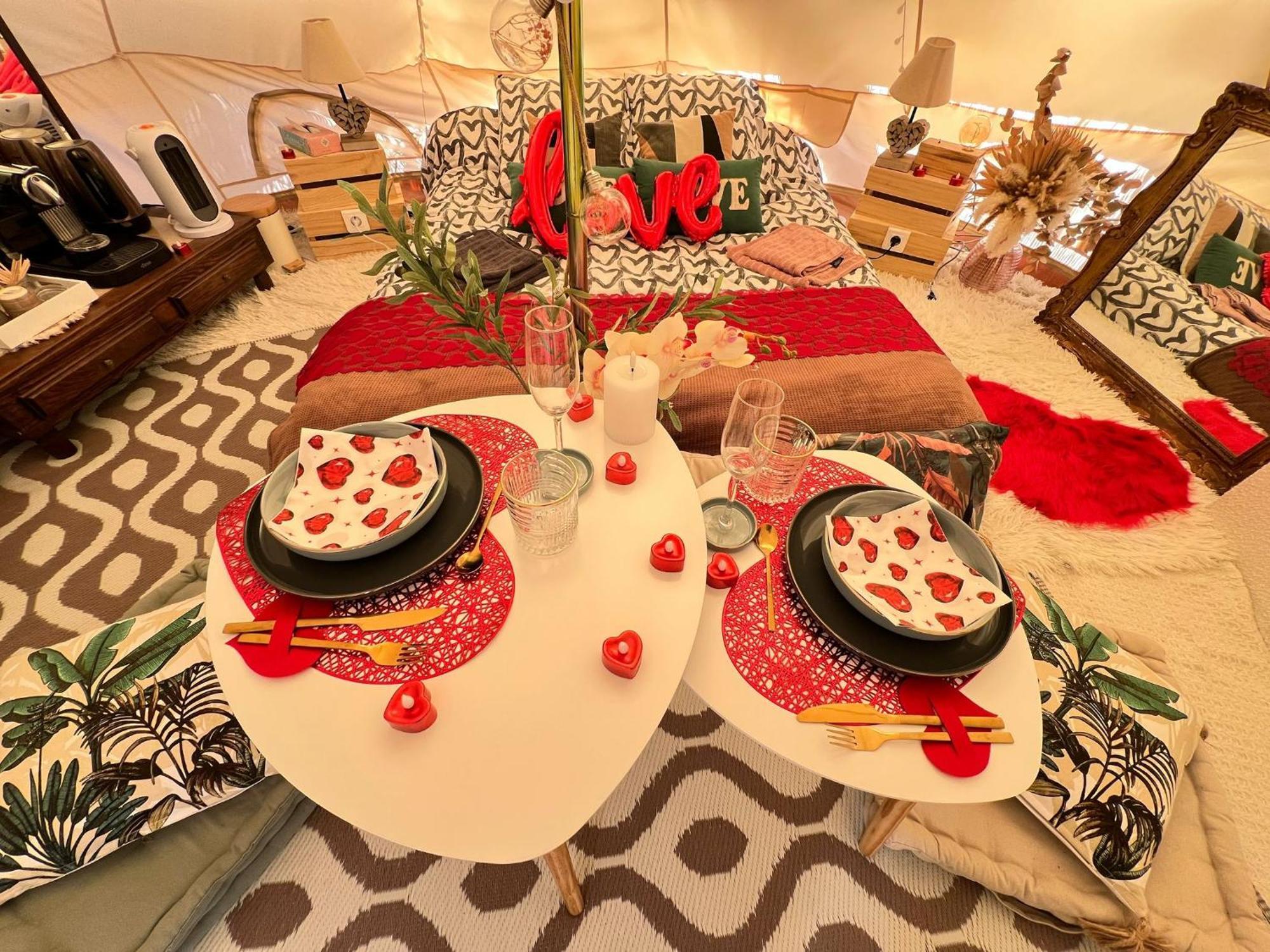 Love Room Tente Lodge Spa Mfg Chez C&C, Exclusivement Reservee Aux Adultes Cantaron Exterior photo
